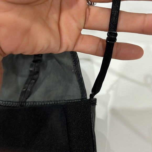 Very cute Top straps and stretch band in the back - Picture 3 of 5